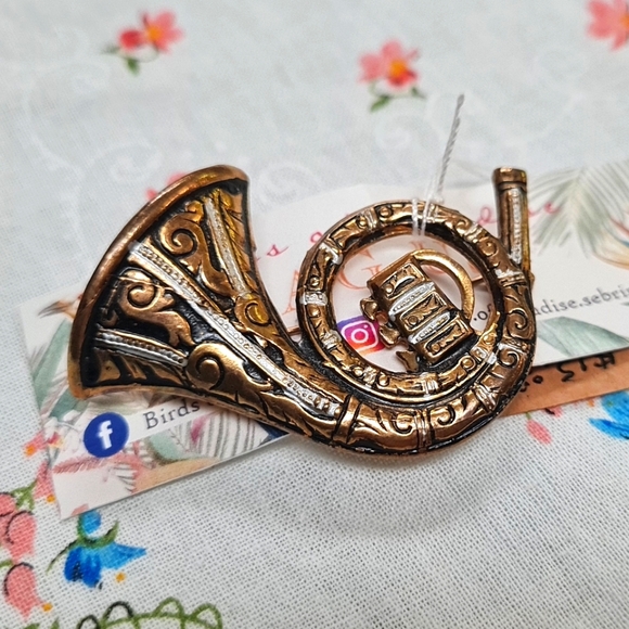 Vintage Gold Damascene French Horn Pin made in Spain - Picture 1 of 2